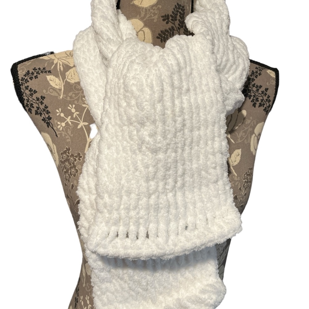 🛍️# 2226 NWOT Handmade Micro Plush Tunisian Stitch Scarf